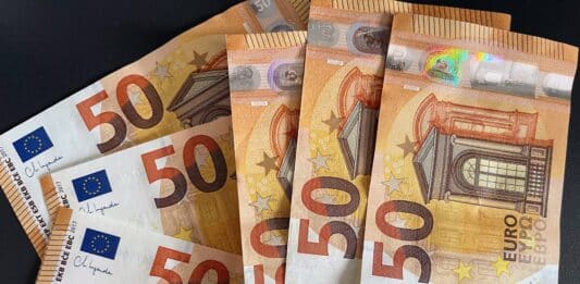 cedolino dicembre Finita l'attesa per questi lavoratori, il 23 in arrivo 3mila euro di arretrati