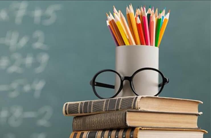 Da settembre 2023 scattano i mega aumenti degli stipendi dei DS, al palo quelli dei docenti ed ATA