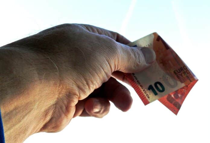 Economia italiana frena la crescita nel 2023: solo +0,7% su base annua