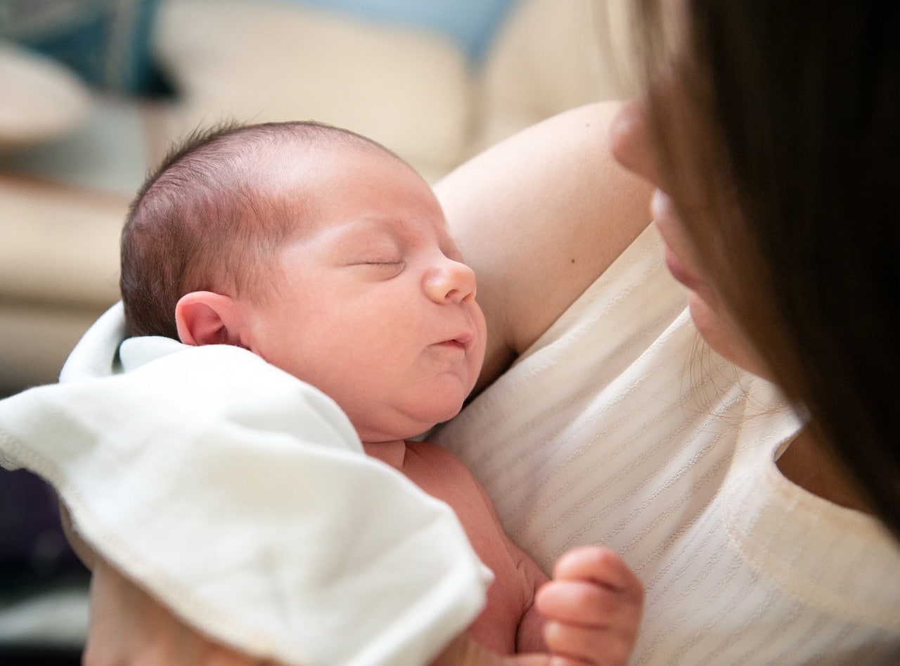 In arrivo il bonus mamme 250 euro e gli arretrati di gennaio 2024, ecco chi ne ha diritto